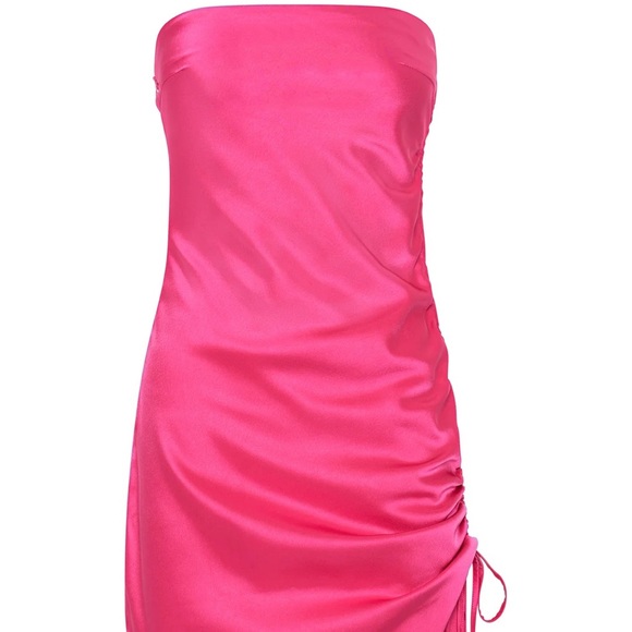 Super chic and sexy, pink strapless mini dress. - Picture 9 of 12